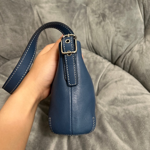 Small Coach purse - Picture 3 of 5
